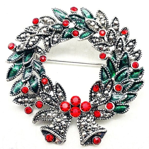 Christmas Wreath Pin Pewter Tone Green Enamel Leaves Red Rhinestone Accents Gift - Picture 1 of 6